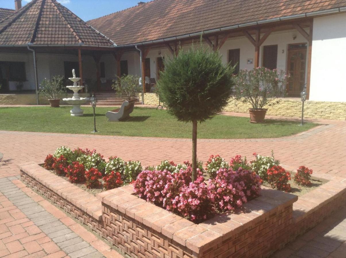 Bornemisza Kuria Wellness Resort Tiszabecs Exterior photo